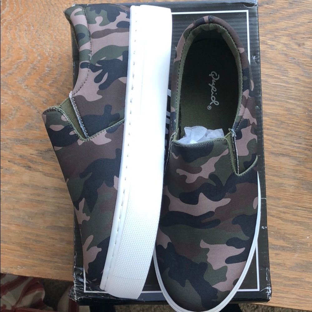 Quipid camo slide sneakers